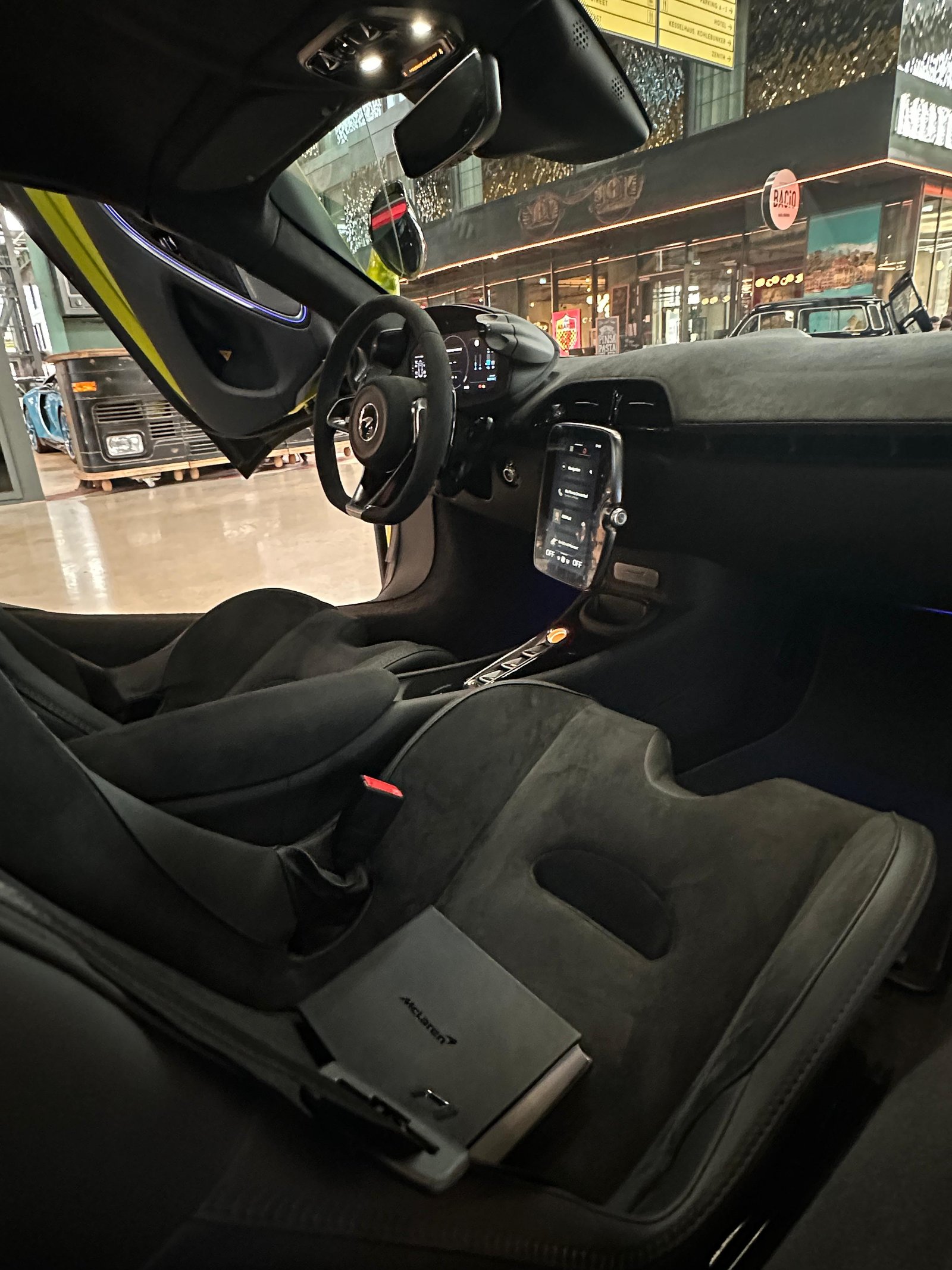 McLaren Artura — photo 3